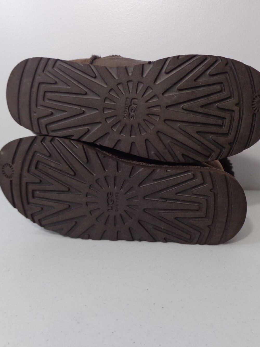 UGG Genuine Leather Chocolate Sheepskin Fold Over Top Bailey Button Boots Sz 9 - Picture 8 of 8
